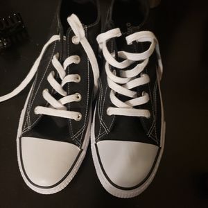 *NWT* Airwalk converse